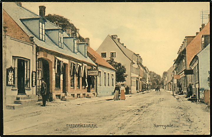 Frederiksværk. Nørregade med Tøjhuset. Albert Jensens boghandel no. 17837.