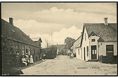 Esrom gadeparti med Bager, Frisør og sadelmager. No. 199.