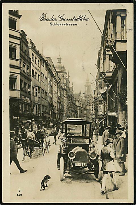 Tyskland, Dresden. Storbysliv i Schlosstrasse med Taxa. Fotokort. 