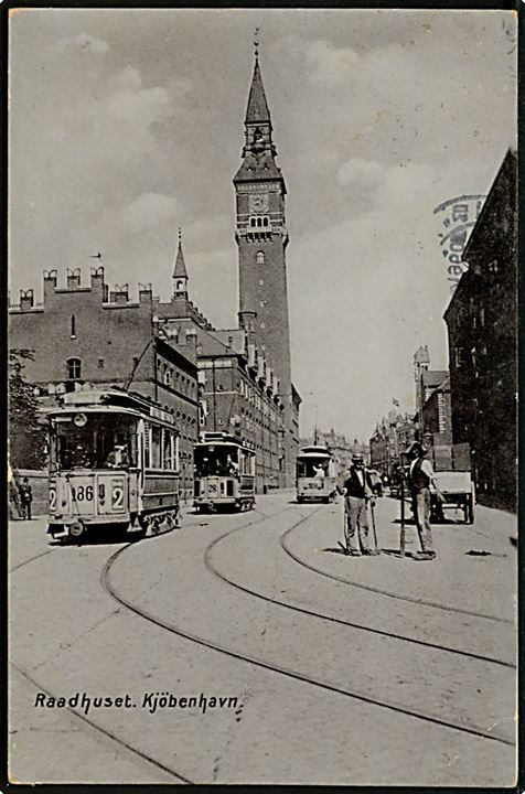 Købh., Raadhuset med sporvogn linie 2, vogn 186 og 2 andre. P. Petersen u/no. Kortet anvendt i 1960. 