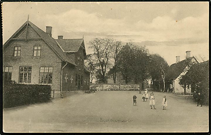 Egeslevmagle (Eggeslevmagle), parti med kirke i baggrunden. J. Gjellebøl no. 25459.