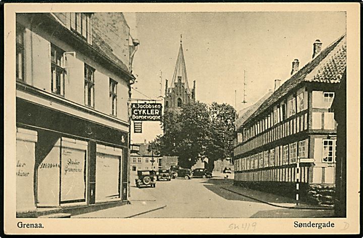 10 øre Bølgelinie på brevkort (Grenaa, Søndergade) annulleret med udslebet stjernestempel GRENAA HAVN og sidestemplet Grenaa d. 5.7.1938 til Horsens.