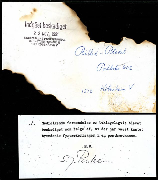 Brev fra København til Billed Bladet i København. Stemplet Indgået beskadiget / Københavns Postterminal... d. 22.11.1991 og vedlagt meddelelse: Medfølgende forsendelse er beklageligvis blevet beskadiget som følge af, at der har været kastet brændende fyrværkerisager i en postbrevkasse. 