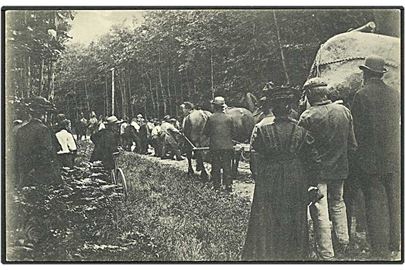 Stenen på Thurø Torv hentes i Thurø skov.  H. Jepsen & Søn no. 40080.