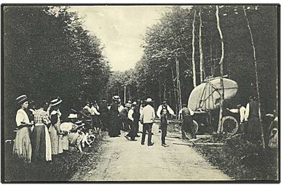 Stenen på Thurø Torv hentes i Thurø skov.  H. Jepsen & Søn no. 40070.