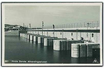 Afvandingsslusen i Hvide Sande. Pors no. 311. Fotokort. 