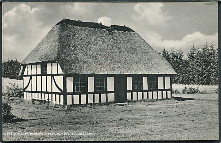 Landsbyskolen paa Hjerl Hede. Stenders no. 94431.