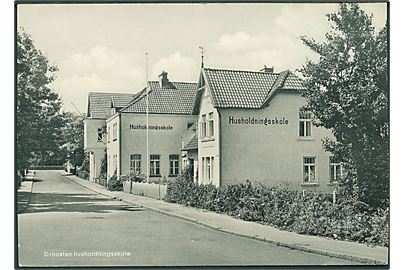 Husholdningensskoles 3 bygninger i Graasten. Graasten Boghandel v/Chr. L. Thiesgaard u/no. 