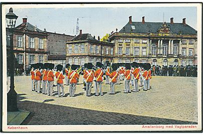 Amalienborg med vagtparaden i København. Rudolf Olsens Kunstforlag no. 207