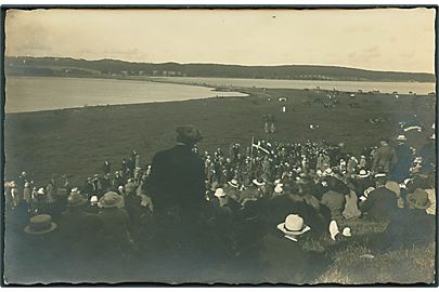 Folkemængde - evt. Grundlovsmøde - ukendt sted. Fotokort u/no.