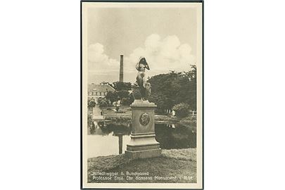 Professor Emil Chr. Hansens Monument i Ribe. Billedhugger A. Bundgaard. Stenders no. 59135.