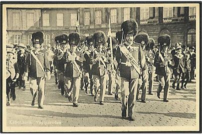 København. Vagtparade ved Amalienborg. R.Olsen No. 1358