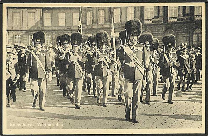 København. Vagtparade ved Amalienborg. R.Olsen No. 1358