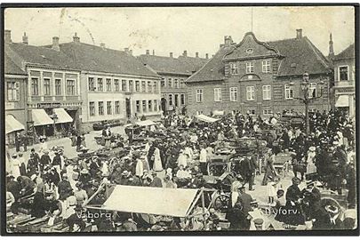 Markedsdag paa Nytorv i Viborg. Stenders no. 2606.