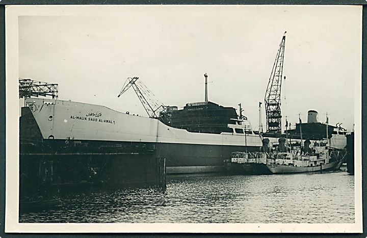 Al-Malik Saud Al-Awal, M/T. Verdens største tankskib under bygning i Hamburg. Leonar u/no.