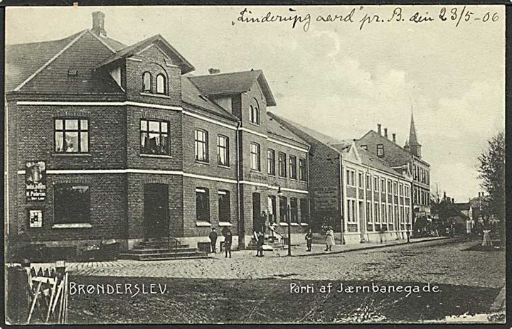 Parti fra Jernbanegade i Brønderslev. P. Christensen no. 4568.