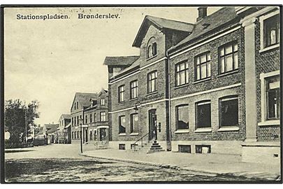 Parti fra Stationspladsen i Brønderslev. C.n. no. 7110.